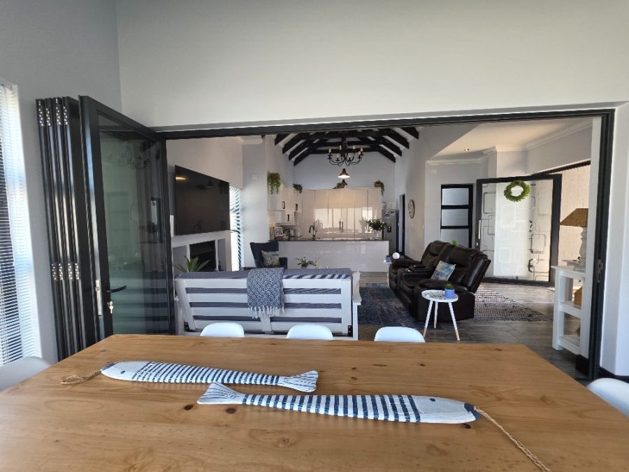 2 Bedroom Property for Sale in Outeniquasbosch Western Cape
